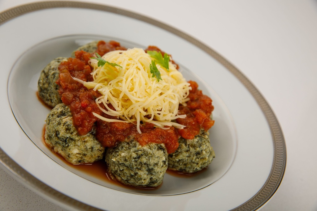 MALFATIS CON SALSA DE TOMATE Y CHERRYS
