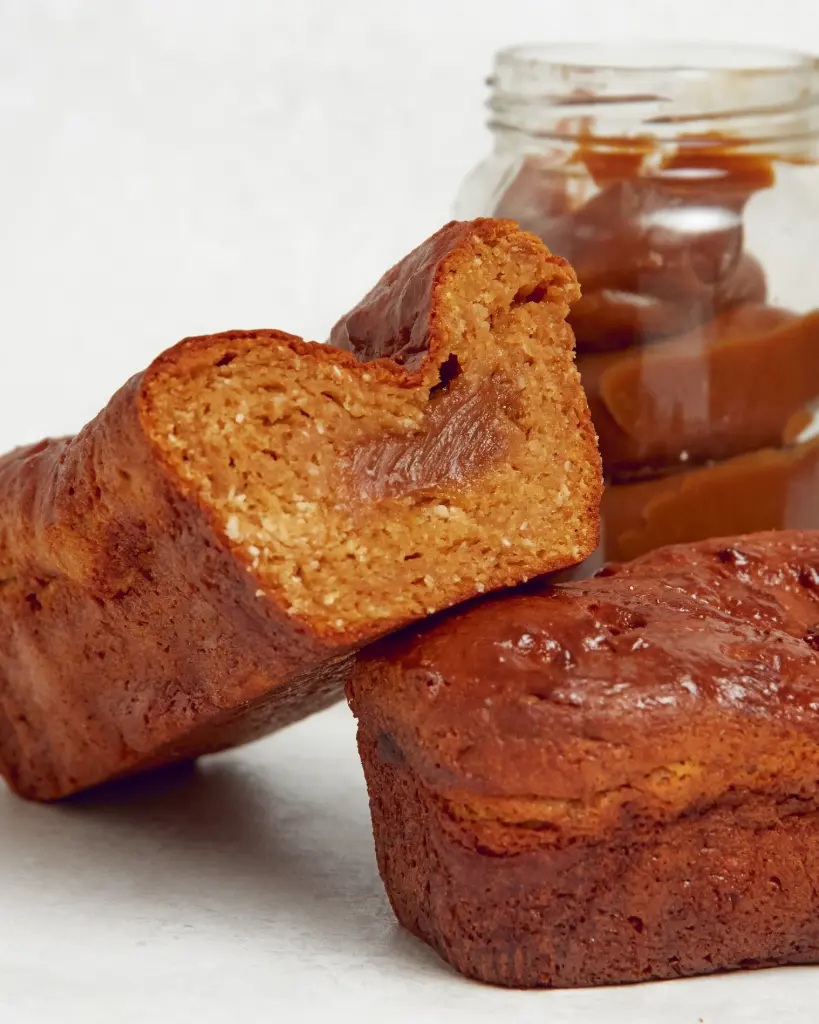 BUDIN DE CACAO, DULCE DE LECHE Y PASTA DE MANI
