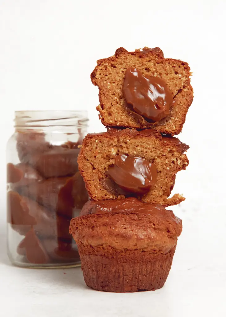 MUFFINS DE CACAO, DULCE DE LECHE Y PASTA DE MANI
