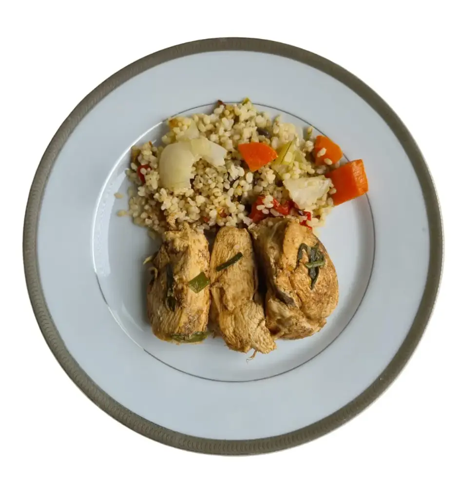 PECHUGA EN MARINADA ORIENTAL CON ARROZ Y VEGETALES ASADOS