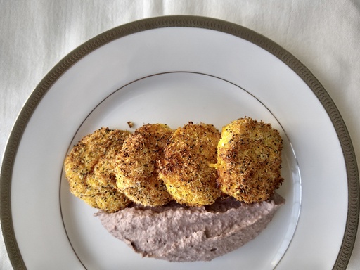 [V0040] CROQUETAS DE ZAPALLO QUESO COCO CON CREMOSO DE LENTEJAS