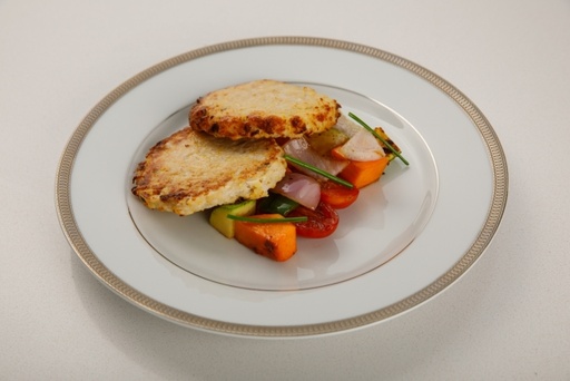 [P0006] HAMBURGUESA DE POLLO A LA NAPOLITANA CON VEGETALES ASADOS
